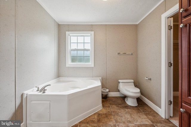 full bath with baseboards, a garden tub, toilet, and tile patterned floors