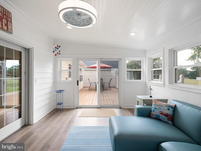 sunroom with vaulted ceiling