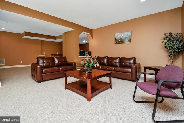 living room featuring visible vents, baseboards, carpet floors, recessed lighting, and arched walkways