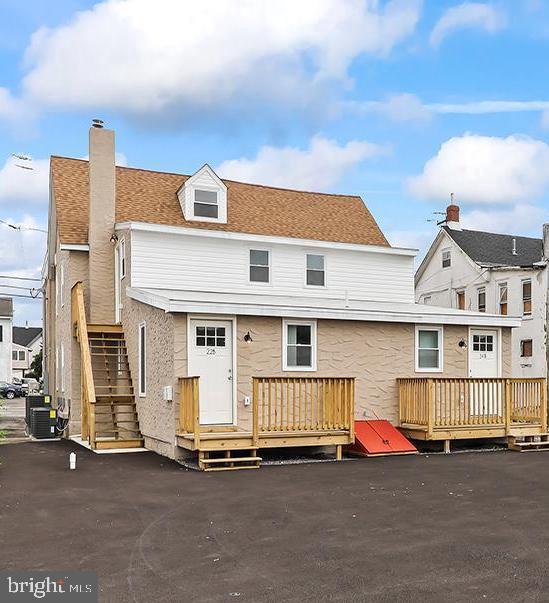 view of front facade featuring central AC unit and a deck