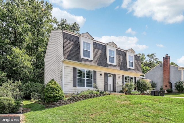 view of front of property with a front yard