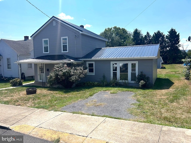 view of front facade with a front yard