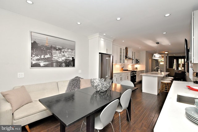 dining space with sink and dark hardwood / wood-style floors