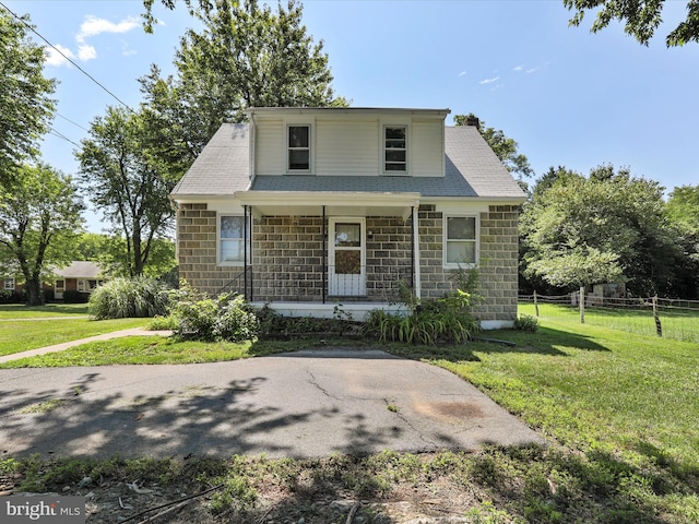 view of front of house with a front lawn and covered porch