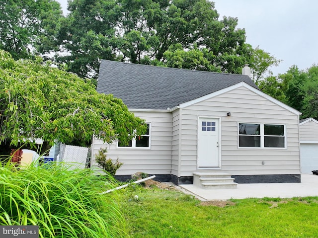 view of front of property with a front yard