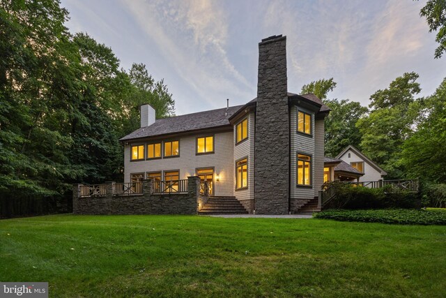 back of house featuring a lawn