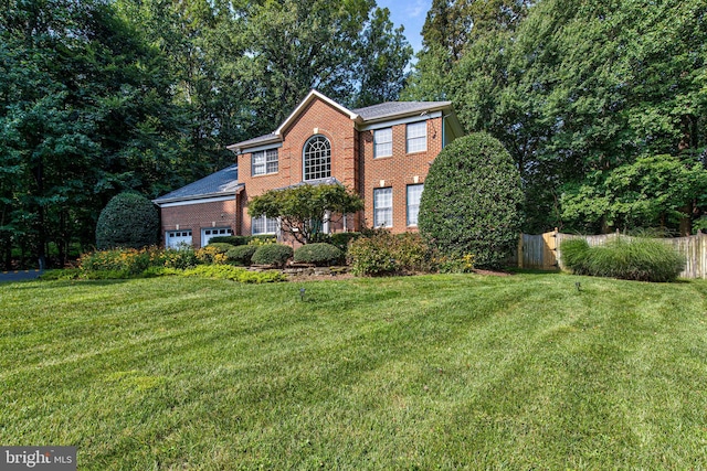 view of front facade featuring a garage and a front yard