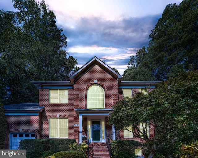 view of front facade featuring a garage