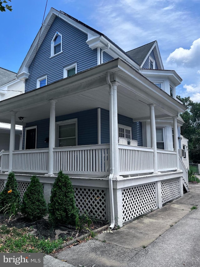 view of front facade with a porch