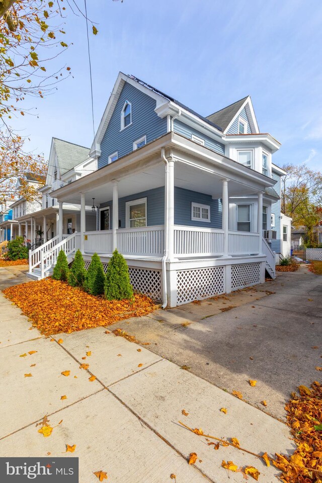 view of front facade with a porch