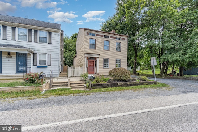 view of front of property