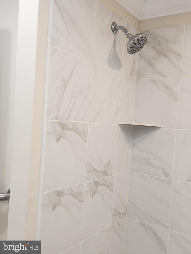 details with a tile shower