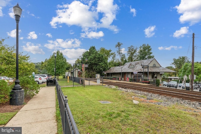 view of property's community featuring a lawn