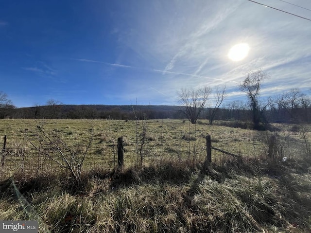 view of yard featuring a rural view