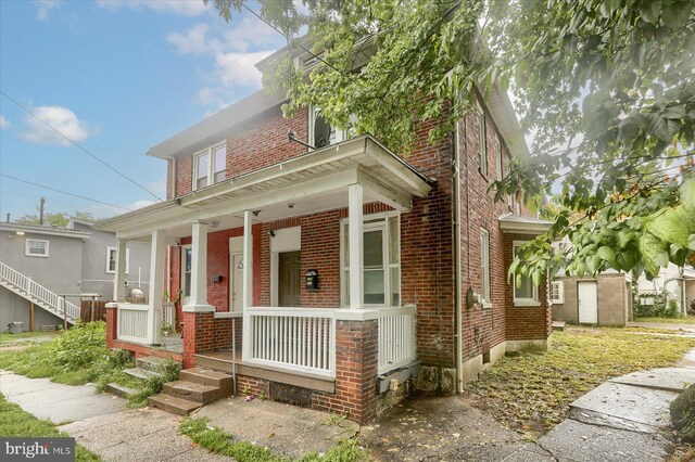 view of front facade featuring a porch