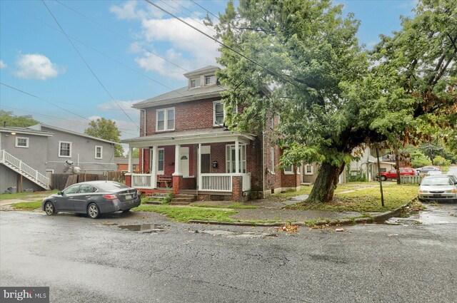 view of front of property featuring a porch