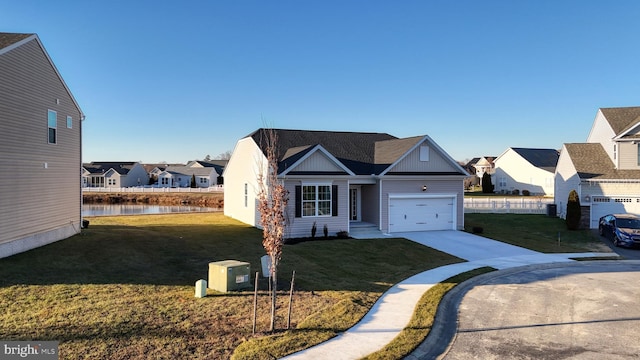 view of front facade featuring a water view and a front lawn