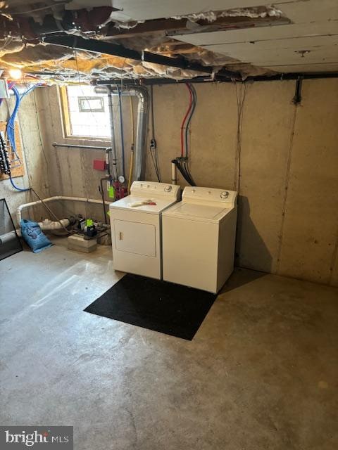 basement with washer and dryer