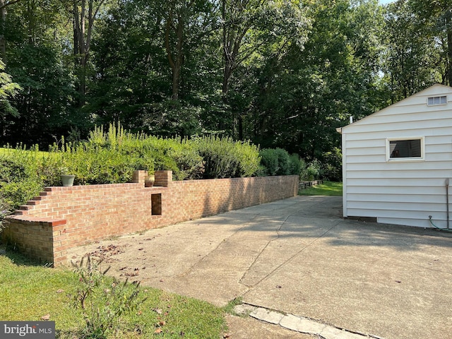 view of patio featuring a storage shed