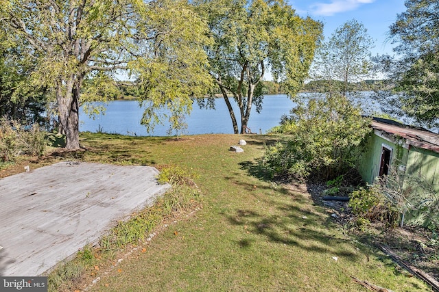 view of yard with a water view