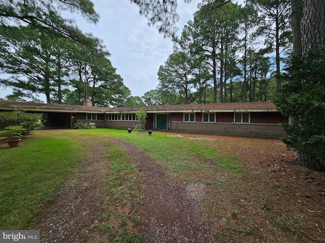 ranch-style house featuring a front lawn