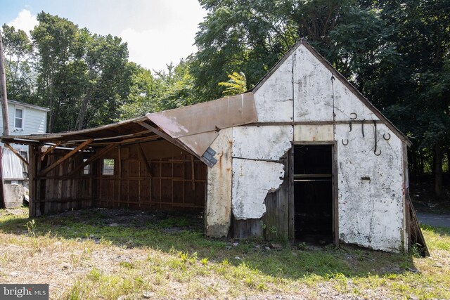 view of outdoor structure