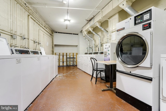 laundry room featuring washer and dryer