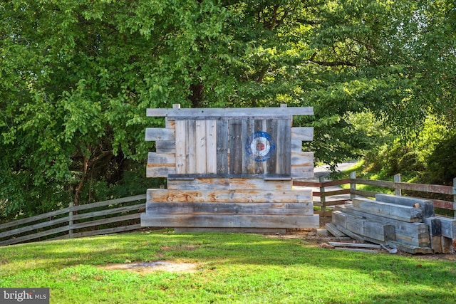 community sign with a lawn