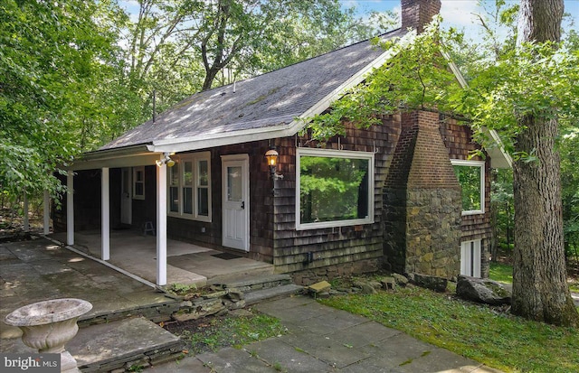 view of front of property featuring a patio area