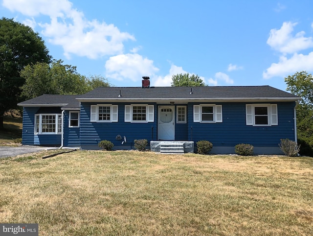 single story home featuring a front lawn