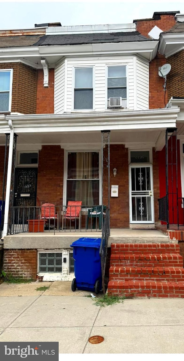 townhome / multi-family property featuring covered porch and cooling unit