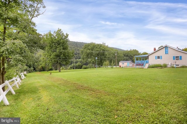 view of yard with a mountain view