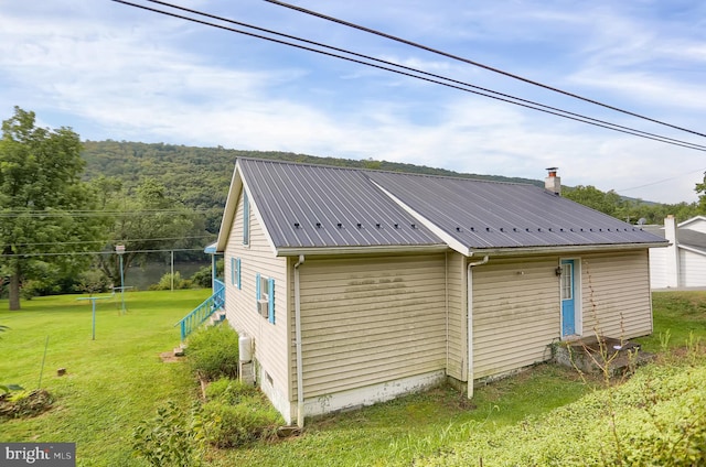 back of house featuring a yard