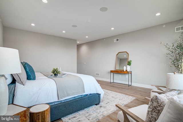 bedroom with recessed lighting, baseboards, visible vents, and light wood finished floors