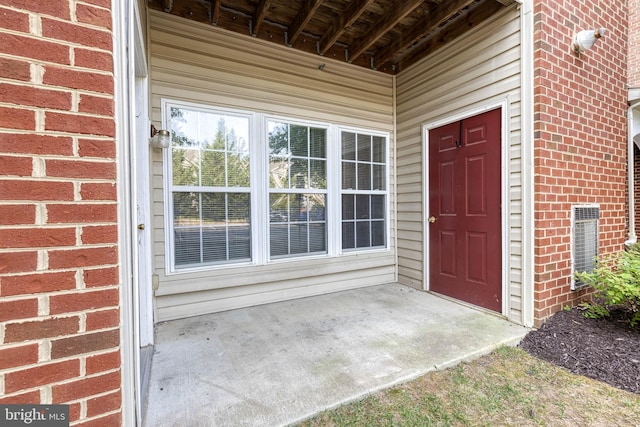 entrance to property featuring a patio area