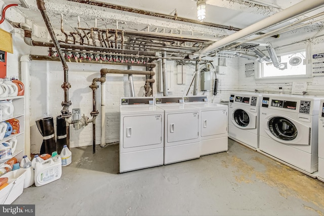 laundry area featuring washer and clothes dryer