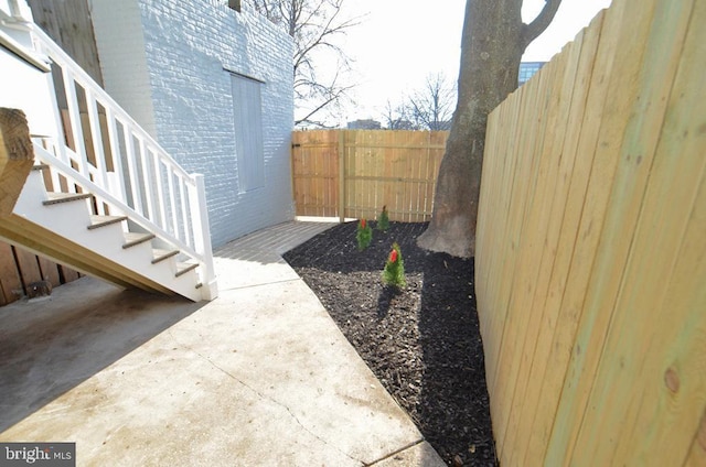 view of yard with a patio area