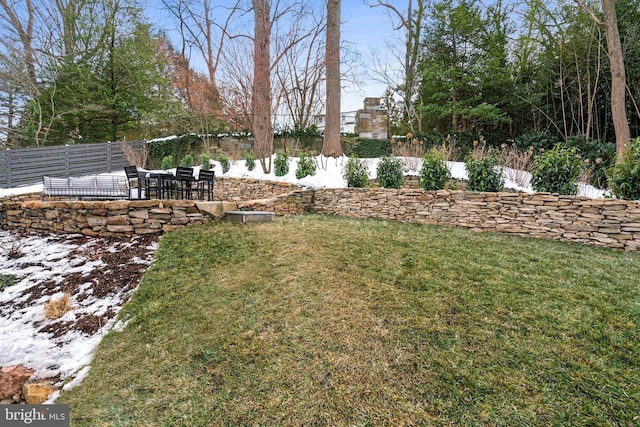 view of yard featuring a water view