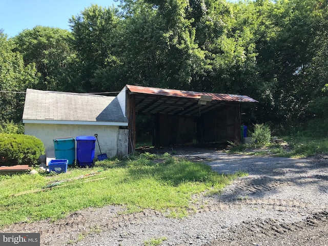 view of outdoor structure featuring a carport