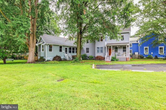 view of front of house featuring a front yard