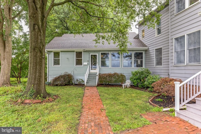 view of front of property with a front lawn