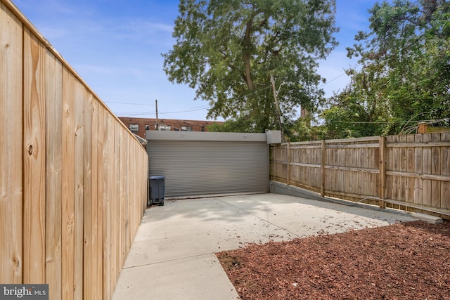 view of yard with a patio area