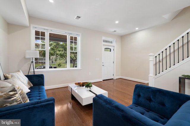 living room with dark wood-style floors, recessed lighting, visible vents, and baseboards