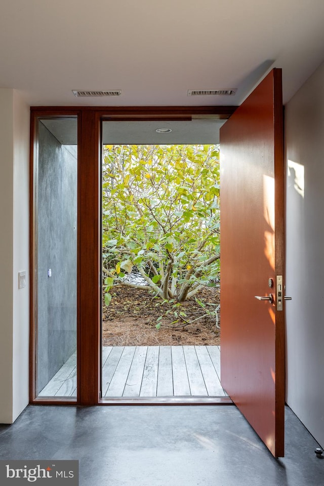 entryway featuring finished concrete floors and visible vents