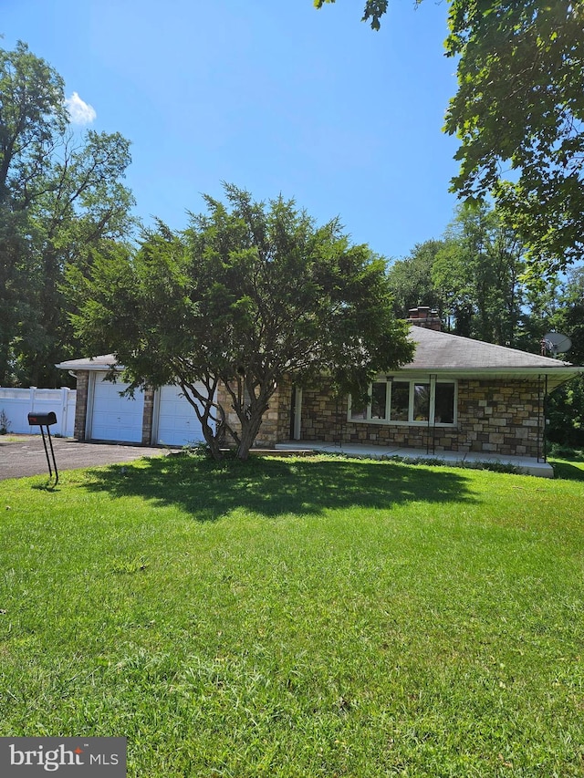 view of yard featuring a garage