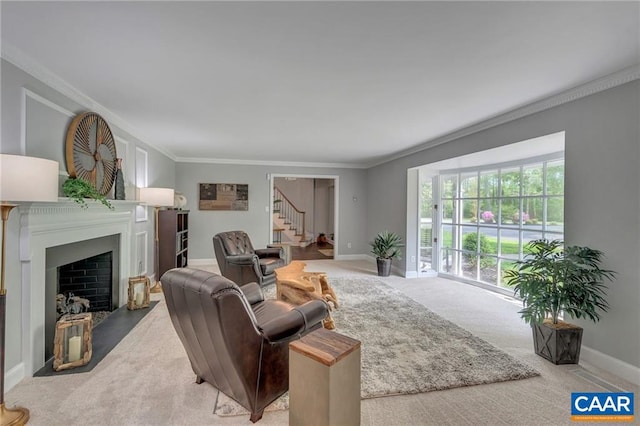 living room featuring carpet flooring and crown molding