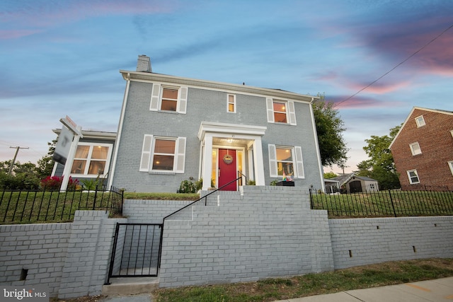 view of front property featuring a yard