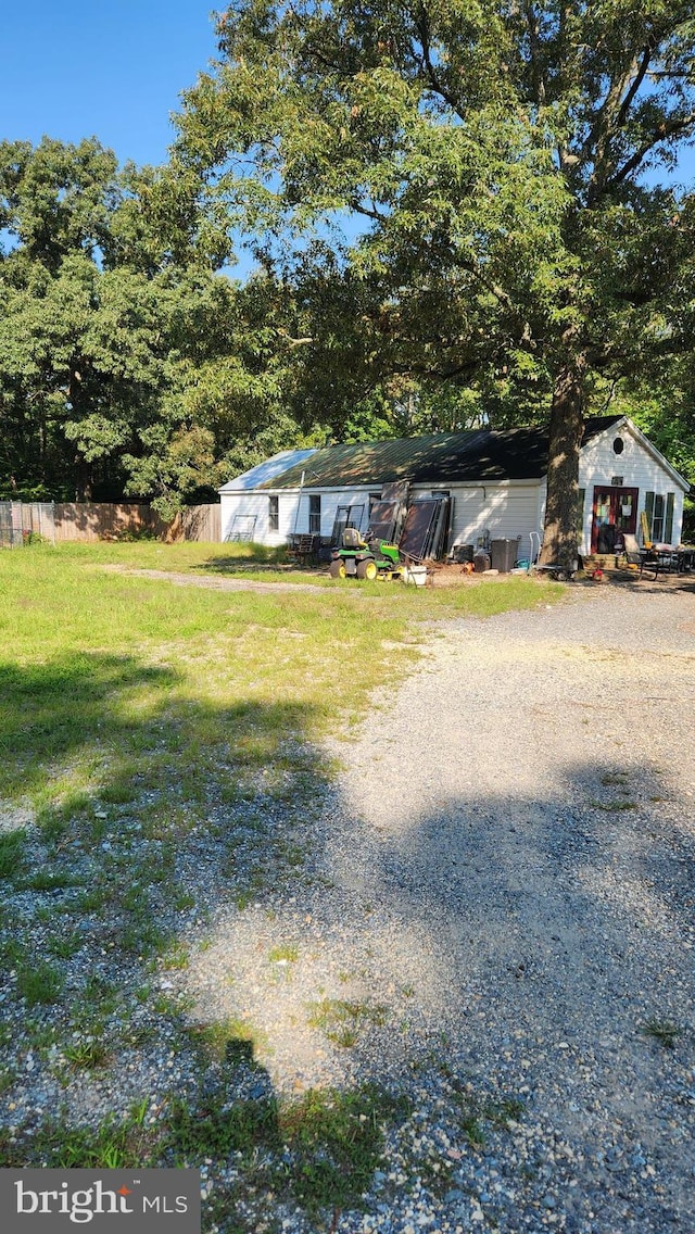 view of front of property with a front lawn