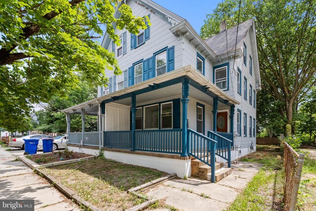 view of front of home with covered porch