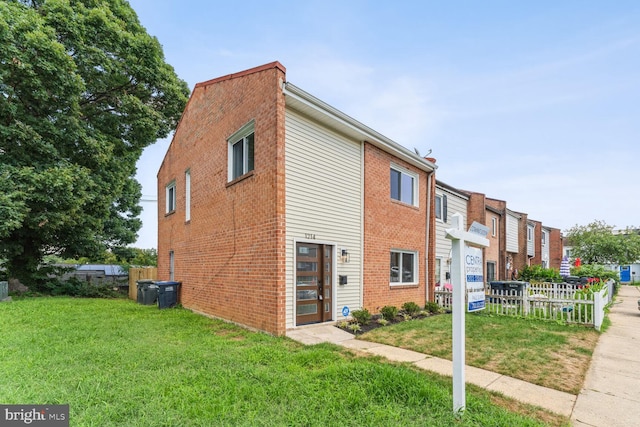 exterior space featuring a front yard